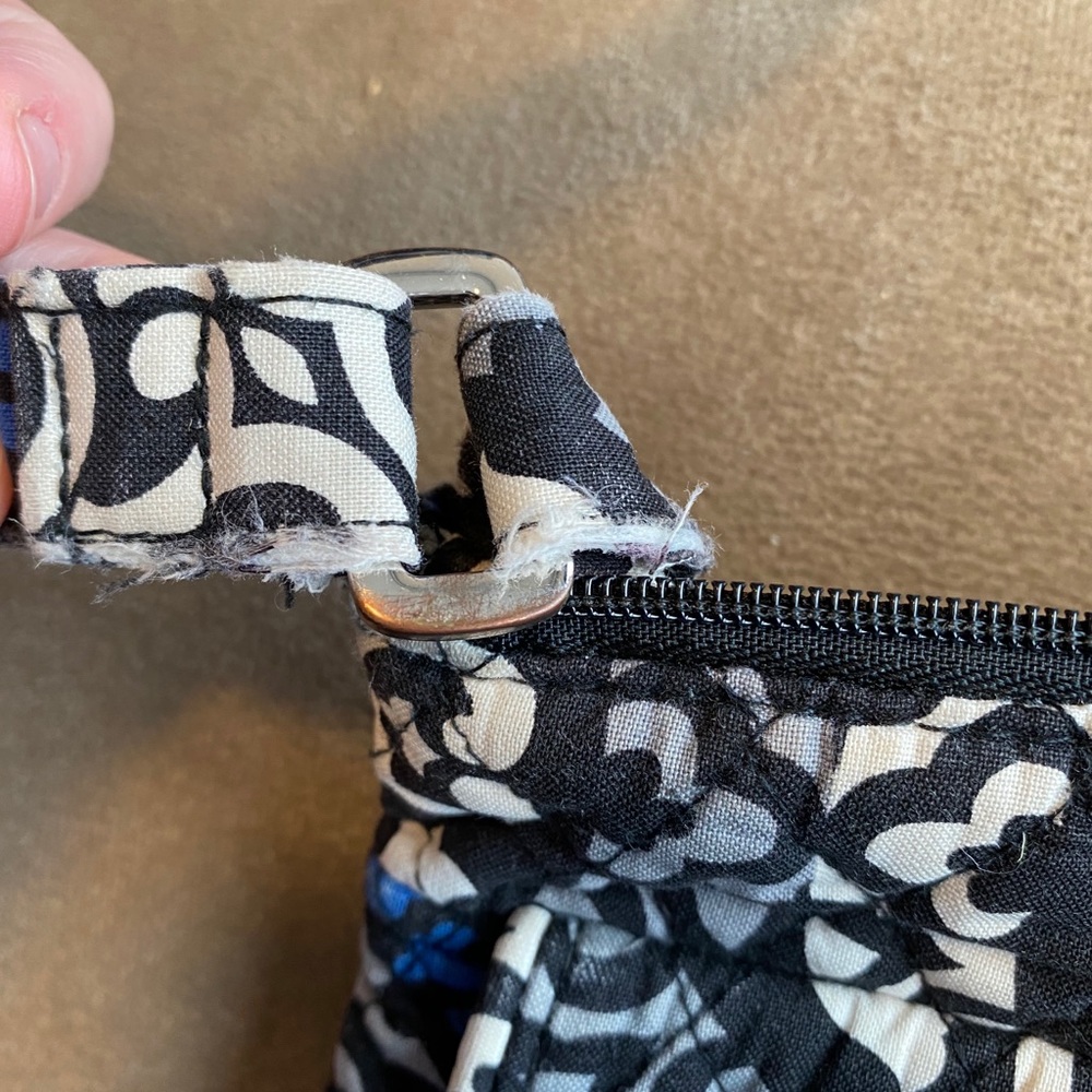 Vera Bradley medium cross body purse - Picture 2 of 6